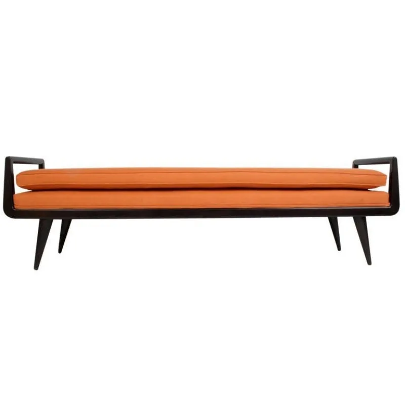 

The hotel bedside stool is fashionable and trendy, and it feels soft and comfortable to sit.