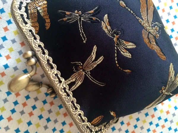 Lost in Vintage Dragonfly Feathers Coin Bag Design Brocade Fabric BClutch Gold Kiss Lock Clasp with Tassel Pendant Wedding Bag