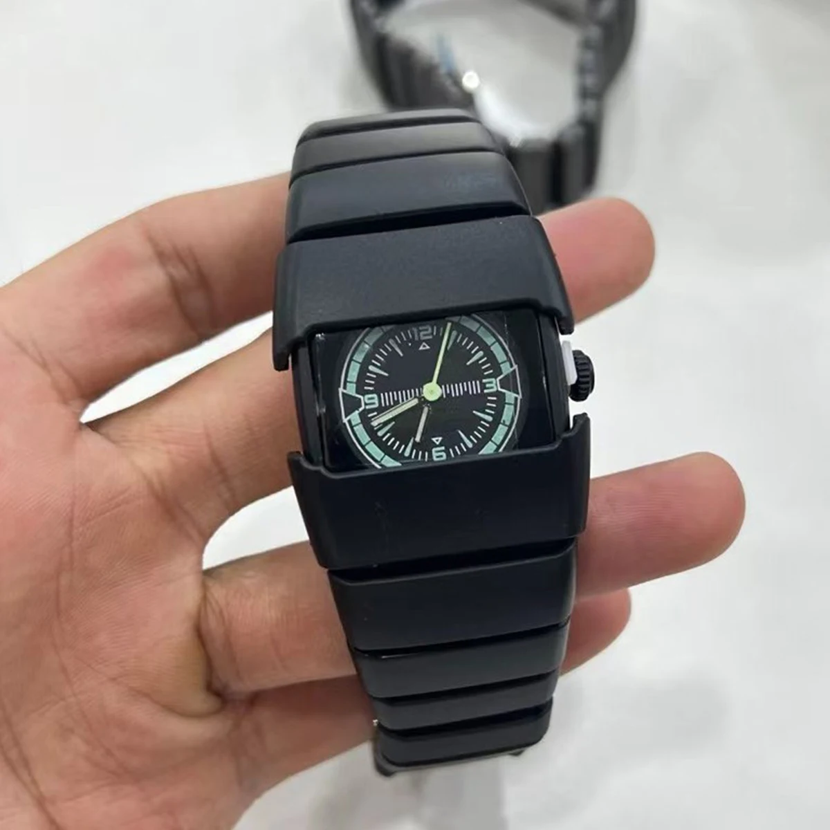 Popular Men's Plastics Quartz Watches Retro Fashion Men's Casual Sports Watches New Style