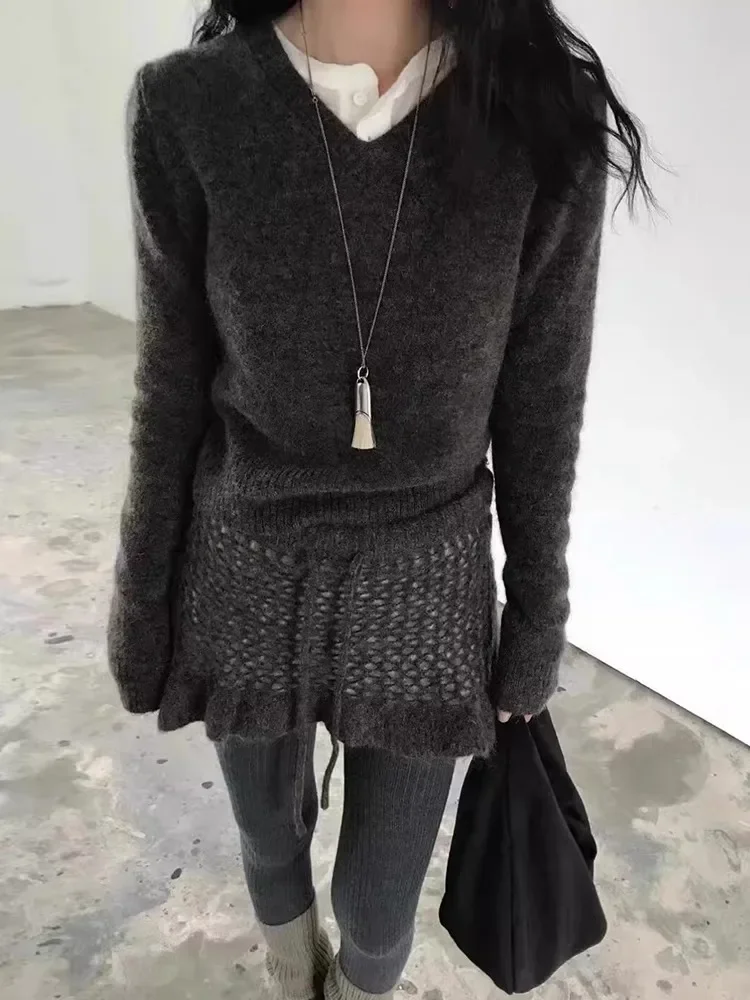 

Advanced Style Set Of Women'S V-Neck Knitted Sweater+Hollowed Out Ruffle Edge Short Skirt Curtain+Pit Stripe Leggings Set