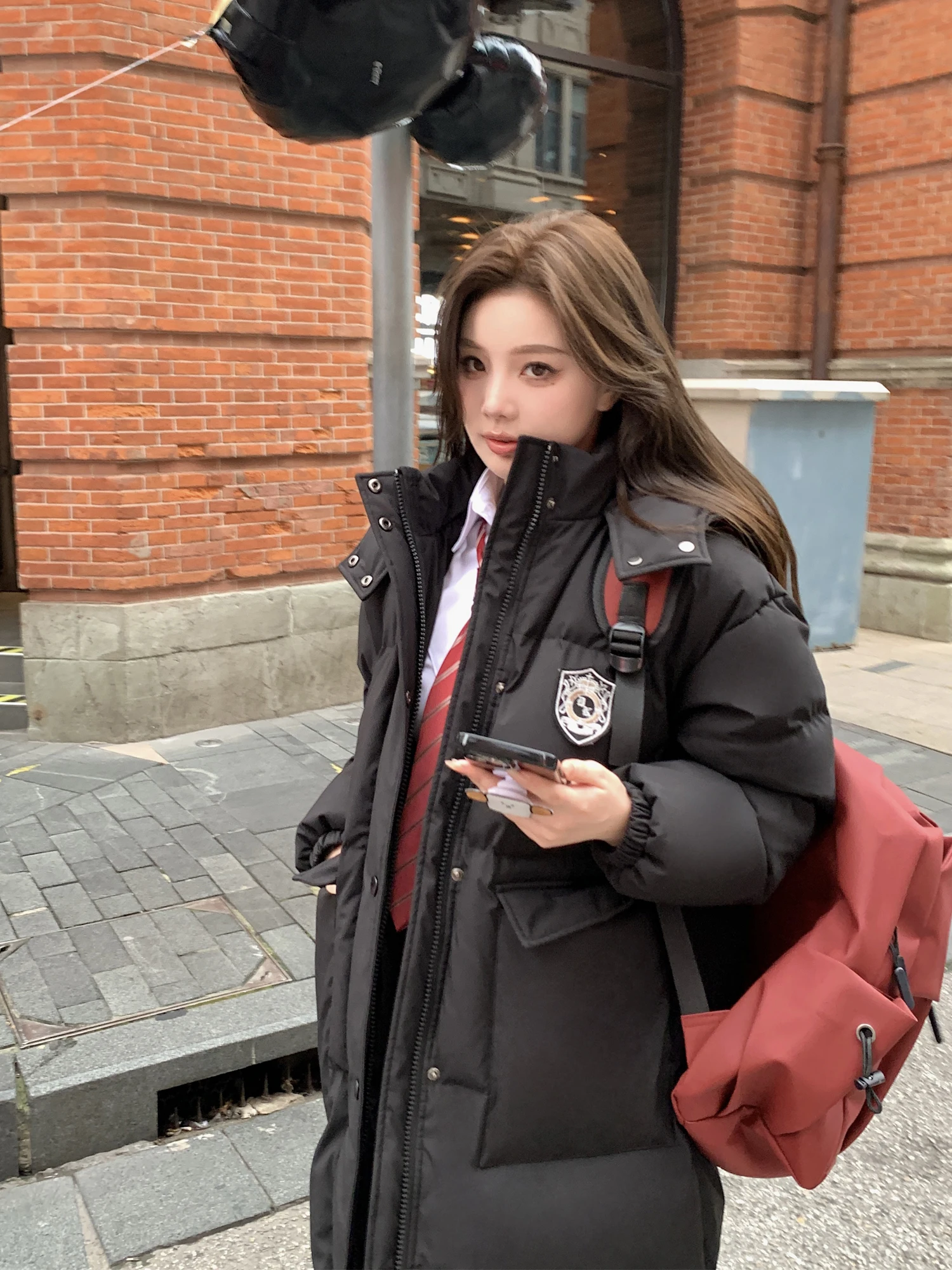 

Длинное женское пуховое пальто в Корейском стиле длиной выше колена, свободное зимнее пальто для студентов, теплая ткань с эффектом памяти, полиэстер...