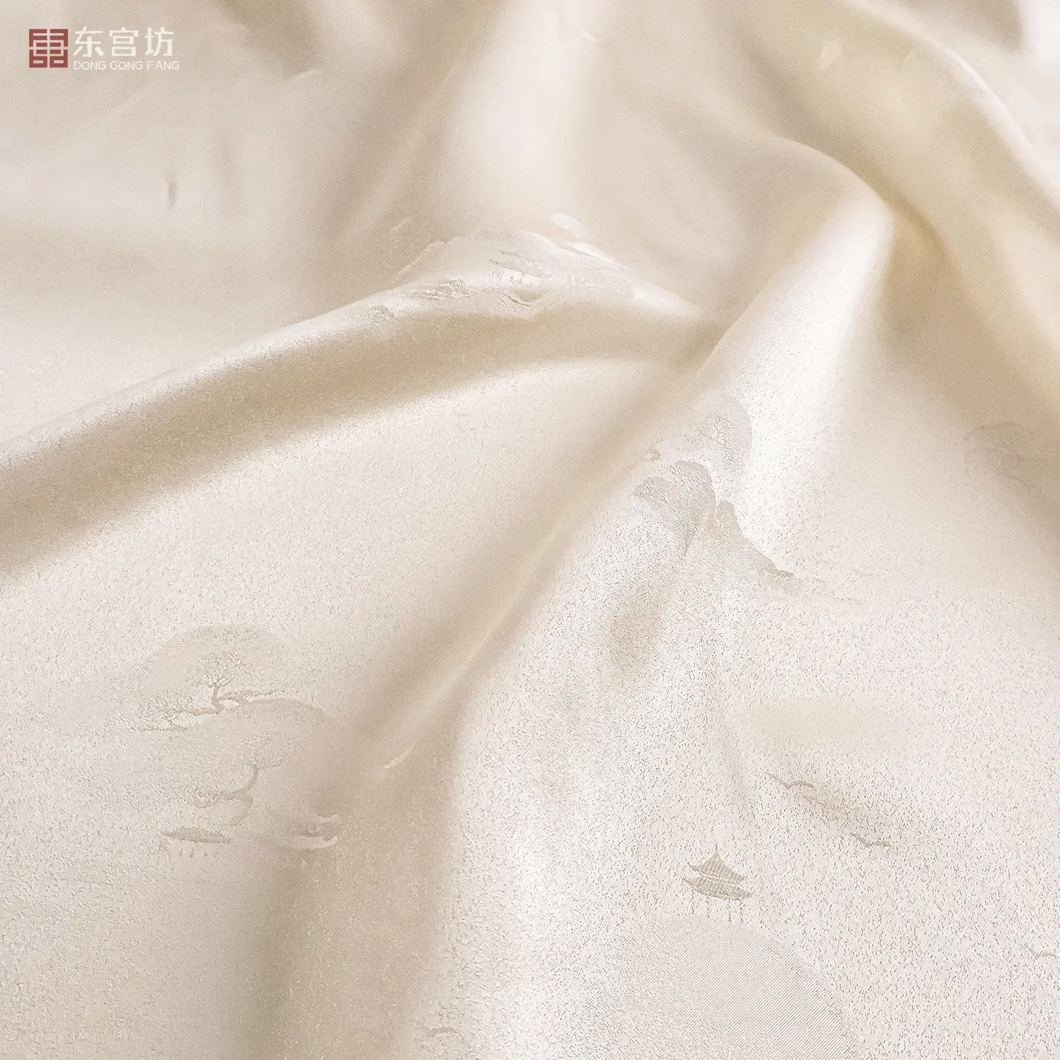 21 Momme Silk Milky White Bottom Ancient Style Ancient Pine and Cypress Dark Pattern Jacquard Fabric Cheongsam Cloth