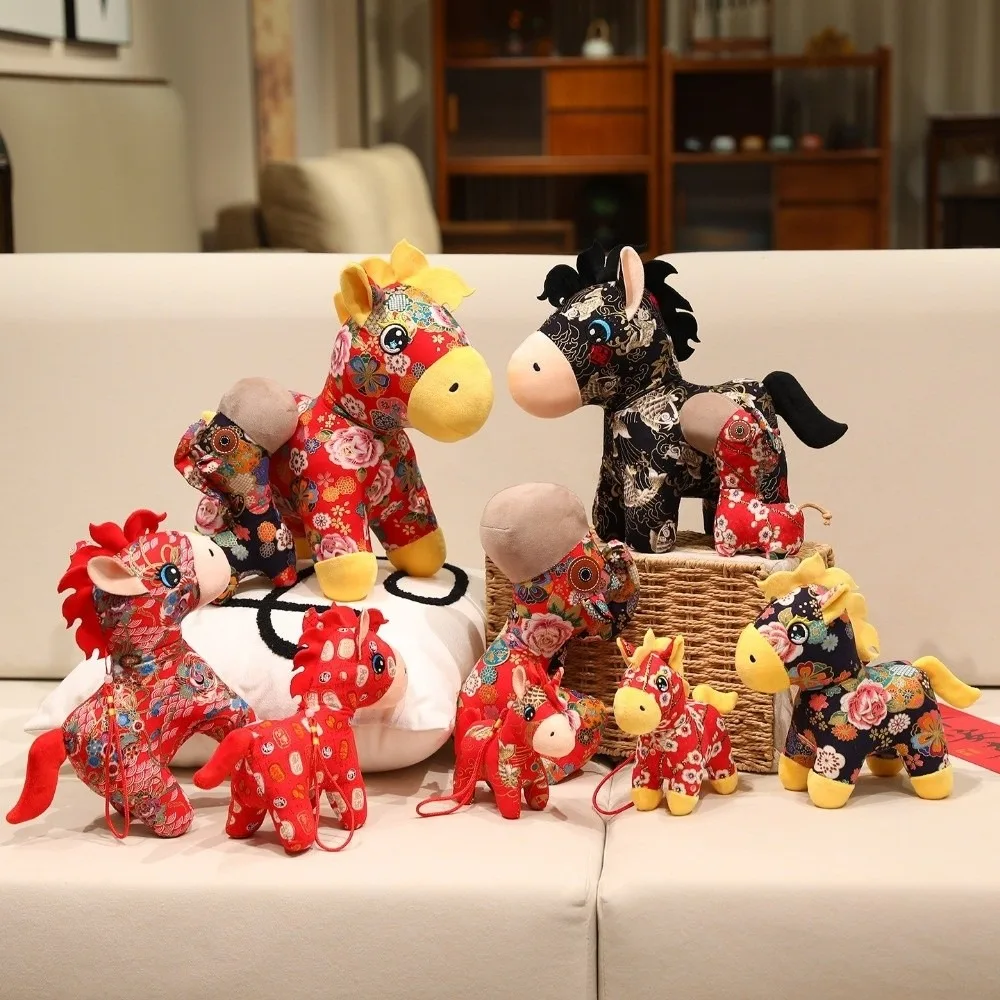 かわいいぬいぐるみ馬のぬいぐるみ人形 馬年マスコット 20cm ポニーペンダント 中国風ソフトぬいぐるみポニーペンダントバッグチャーム