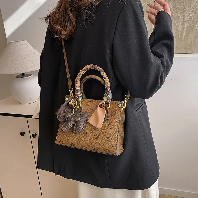 

​Designer Winter Bag 2025, Women's Vintage Print Crossbody Purse, Chic Quilted Shoulder Bag, Elegant & Stylish​