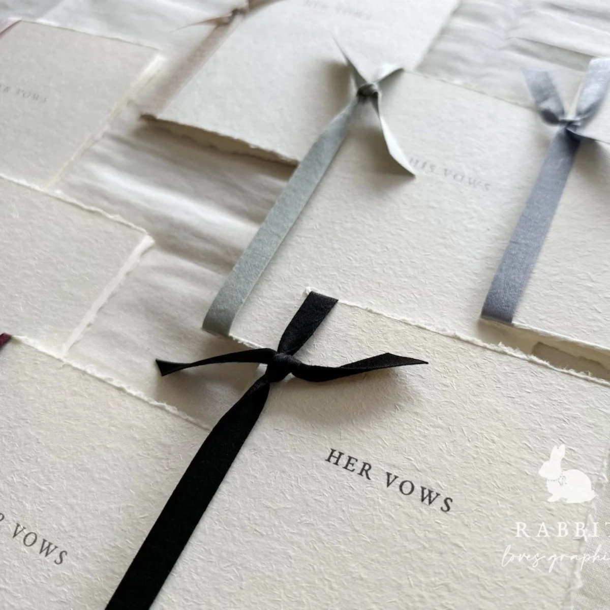 

Набор из 2-х персонализированных свадебных книг с рваными краями вручную [V10017]