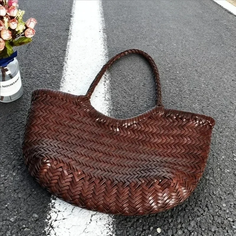 New Personalized Leisure Beach Bag Handmade Woven Designer Large Capacity Grass Woven Bag Retro Handbag Women'S Shoulder Bag