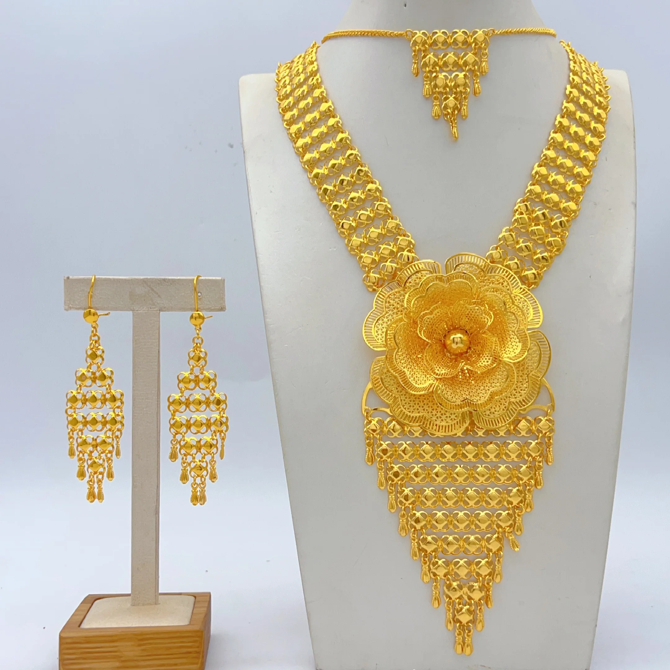 Luxuriöse Dubai Lange Blumen-Halskette und Ohrringe Sets für Bräute Äthiopischer Indischer 24k Goldfarben Schmuck Ohrringe Bankett-Geschenke