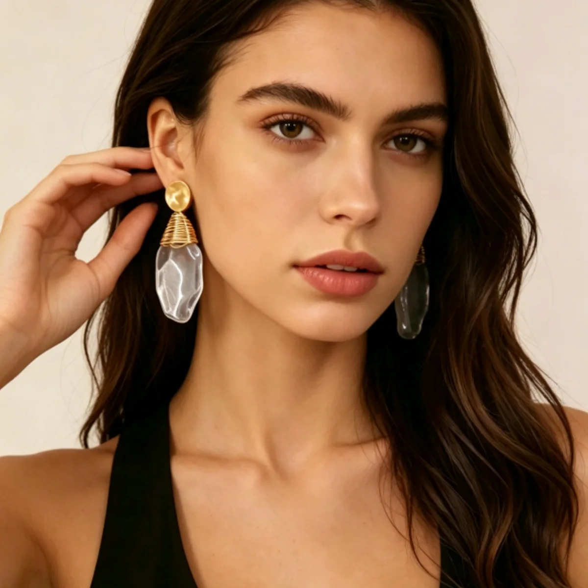 Premium sense niche irregular metal winding translucent white earrings design sense light luxury temperament spot