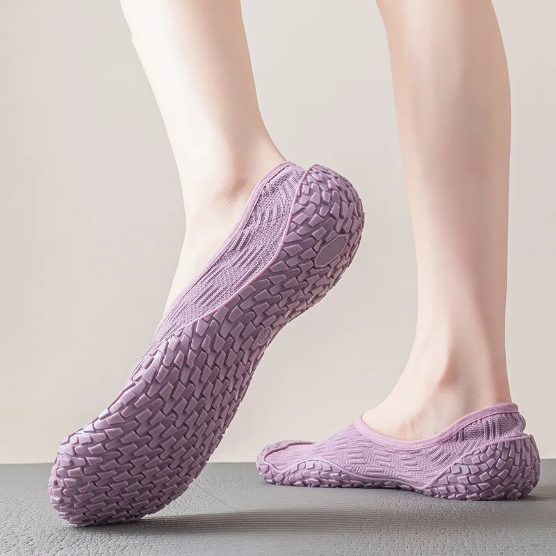 

Indoor fitness sports shoes women's home soft sole light home jumping exercise soft light fitness rope yoga shoes training