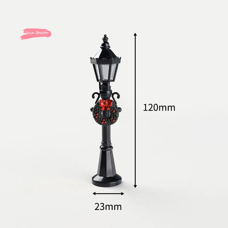 2 szt. Miniaturowe lampy uliczne do domku dla lalek z świątecznym wienikiem, symulacja lampy ulicznej do mikro krajobrazu, zabawka dla dzieci