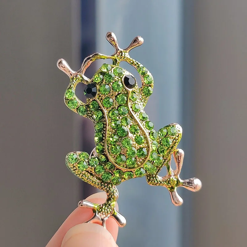 1PCS Luxury Green Frog Brooches for Women Men Vivid Animal Alloy Brooch Pin Fashion Men Suit Coat Accessories Rhinestone Jewelry