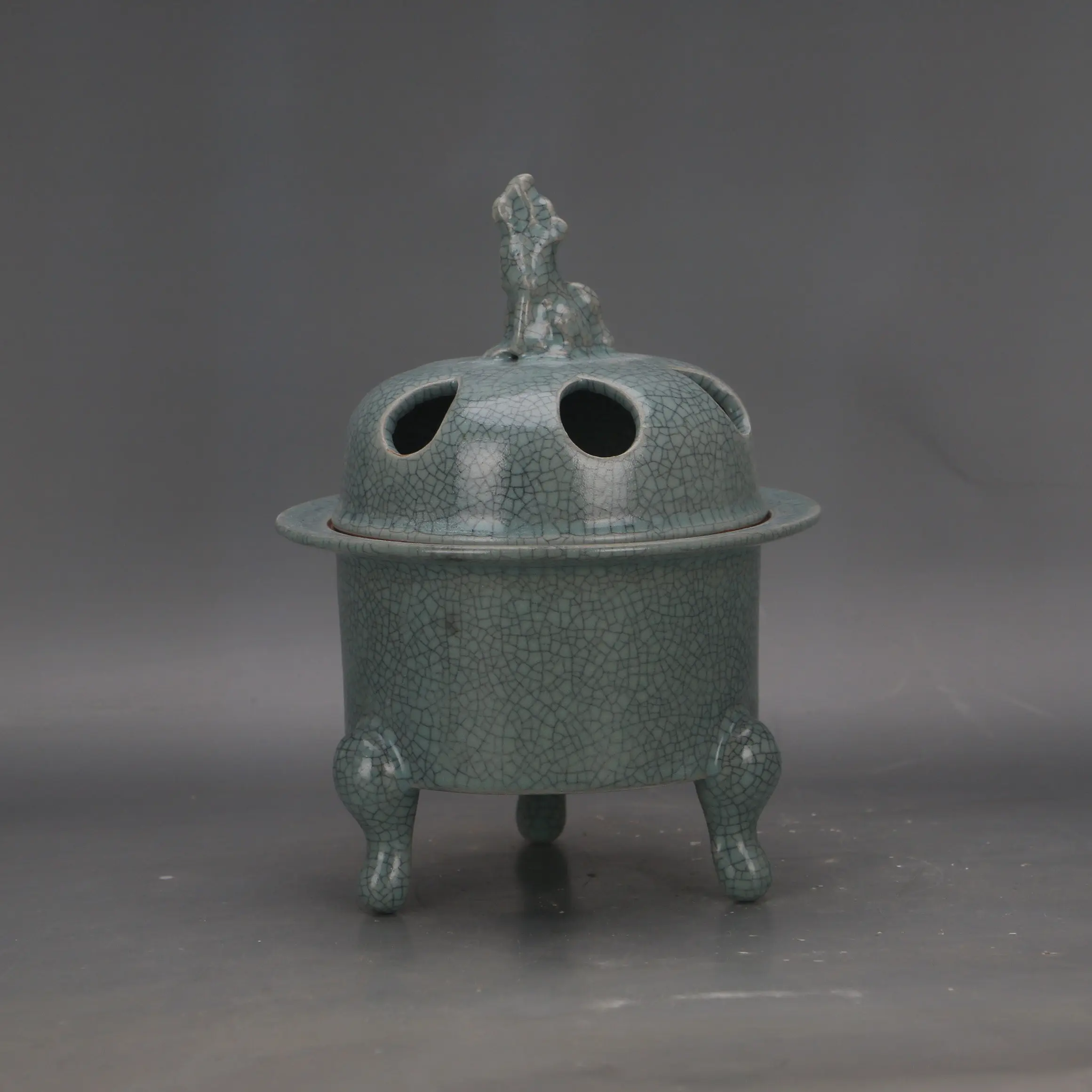 Song Ru Ware Green Glaze Ice Crack Hollow Suanni Three Legged Incense Burner Replica Porcelain Five Famous Kilns Collectible