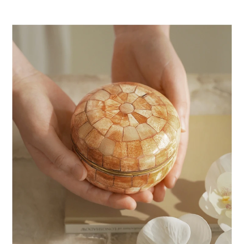 Golden Bone and Jade Pattern Vintage Jewelry Box Luxury Brass and Cow Bone Craftsmanship Round Art Deco Decorative Ornament