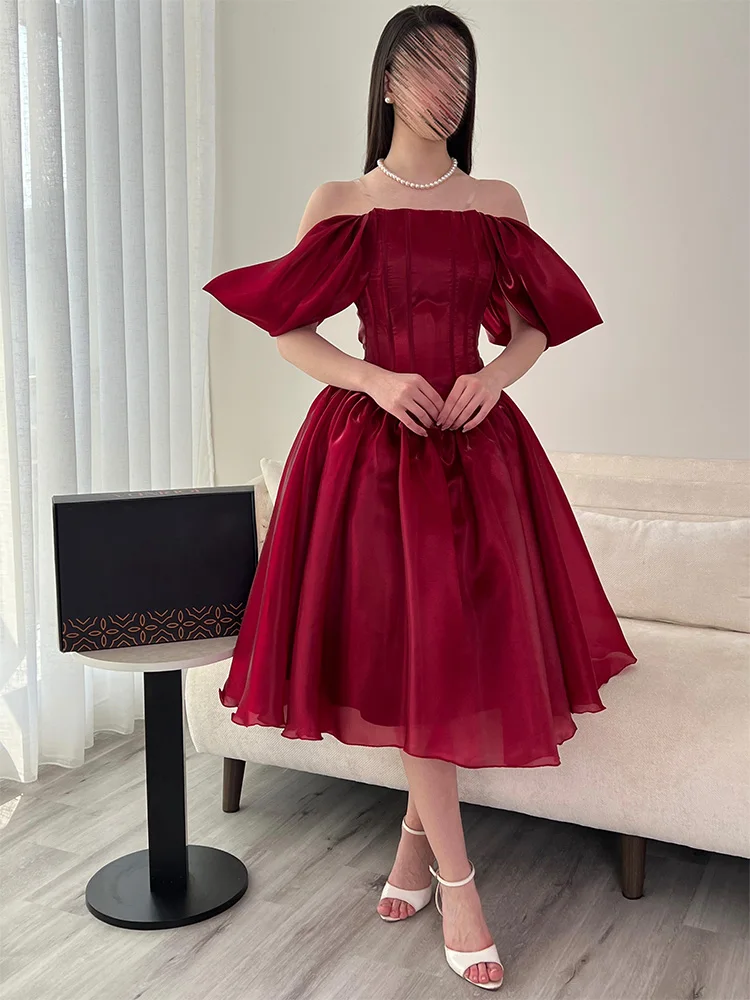 Elegante Vestido Midi Borgoña con Hombros Descubiertos para Mujer, Nuevo Diseño Personalizado con Mangas Abullonadas, Corsé de Organza, Ideal para Fiestas, Bodas, Invitadas y Cócteles