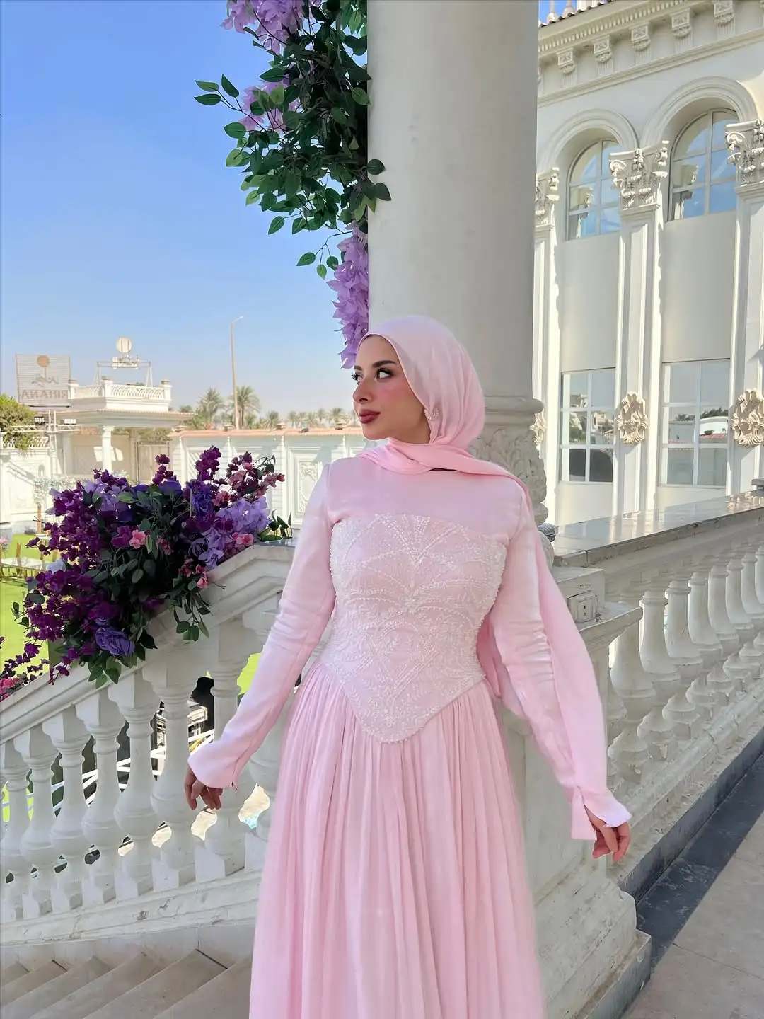 فستان سهرة بتصميم جديد وردي أنيق مطرز بالترتر وأكمام طويلة مع شريط بطول الأرض ثنيات على شكل حرف A للحفلات الراقصة