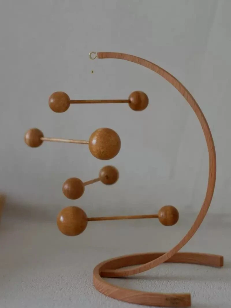 Hot Bent Wooden Sculpture Ornament Dynamic Rotating Balance Ball Living Room Desktop Abstract Decoration