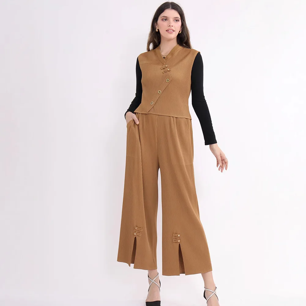 

MIYAKE PLEATS, летний модный костюм 2025 года, элегантный простой комплект из двух предметов, жилет с рукавами и широкие брюки, свободный облегающий крой для женщин
