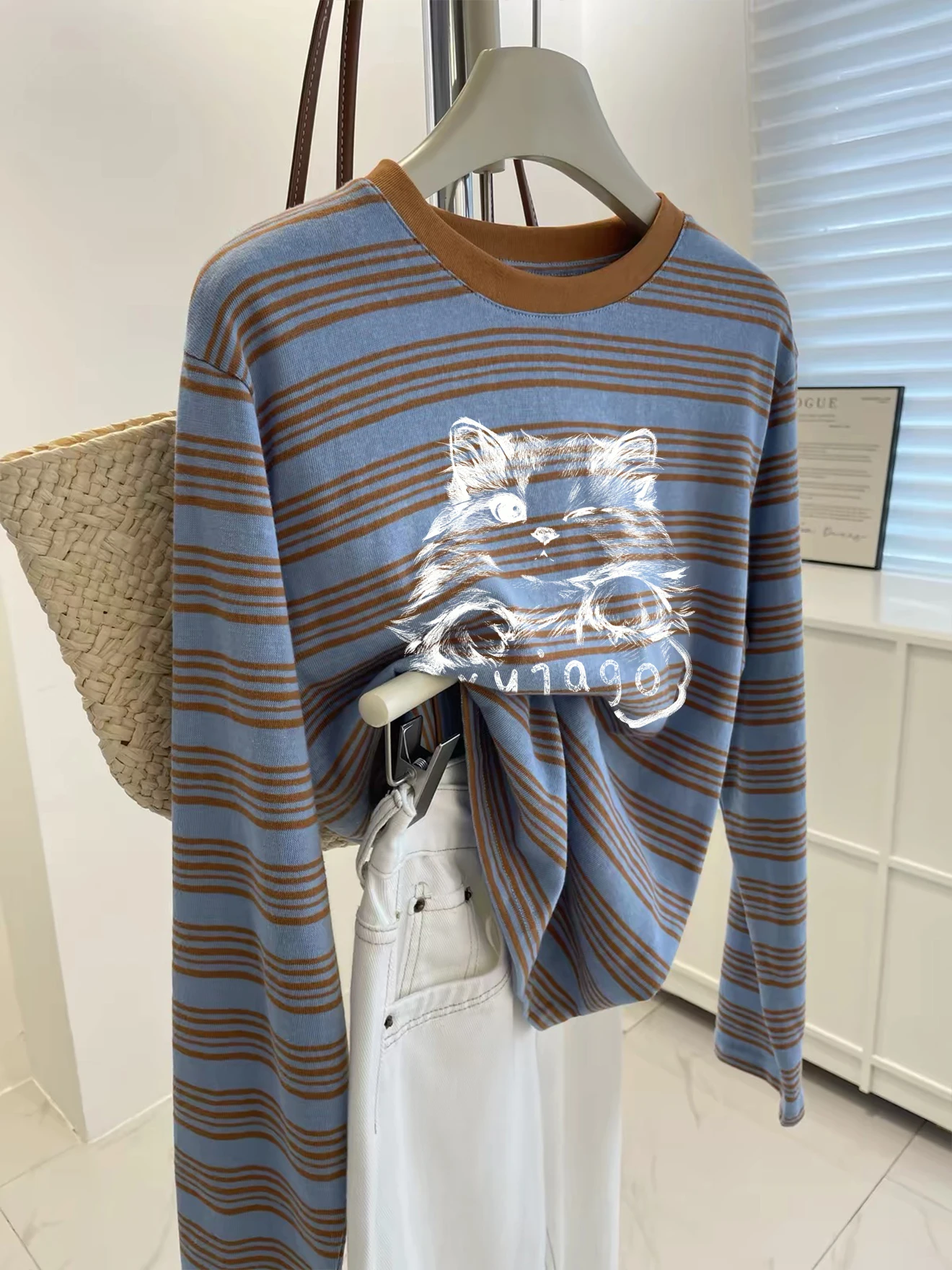Loose Fit Women's Long Sleeve round Neck T-Shirt Casual Basic Top White Enhancing Blue Stripes Design Autumn Season Fashion