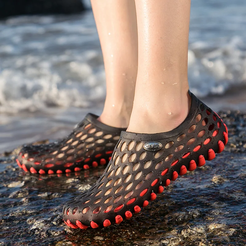 Summer New Outdoor Breathable Non-Slip Quick-Dry Water-Resistant Beach Sandals for Men and Women, Unisex Hiking Shoes