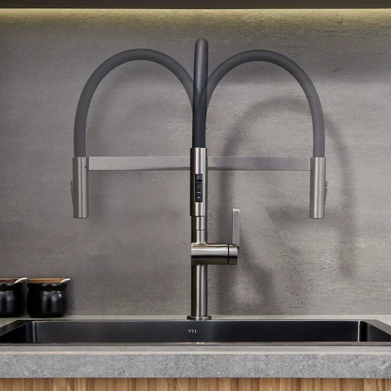 ก๊อกน้ําห้องครัวอ่างล้างจานแตะเดี่ยวก๊อกน้ําร้อนและเย็นปืนสีเทาหมุนทองเหลือง TAP ฟังก์ชั่นแม่เหล็กใหม่มาถึง