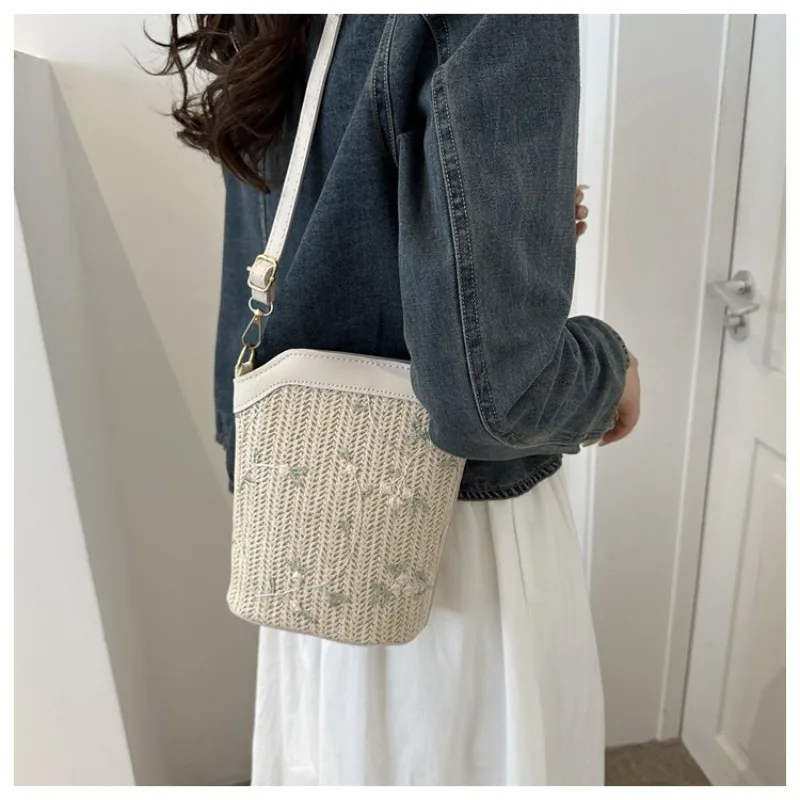 

This Year's Trendy Small Women's Bags, 2025 New Fashionable One-shoulder Crossbody Bag, Internet Celebrity Lace Straw Bucket Bag