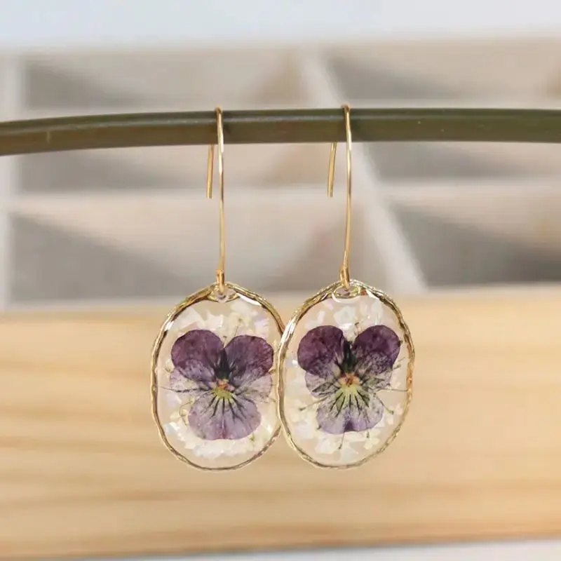 Unique Gypsophila Design Pressed Flower Round Earring Handmaking Epoxy Resin Flower Earrings Wholesale Jewelry Custom Packaging