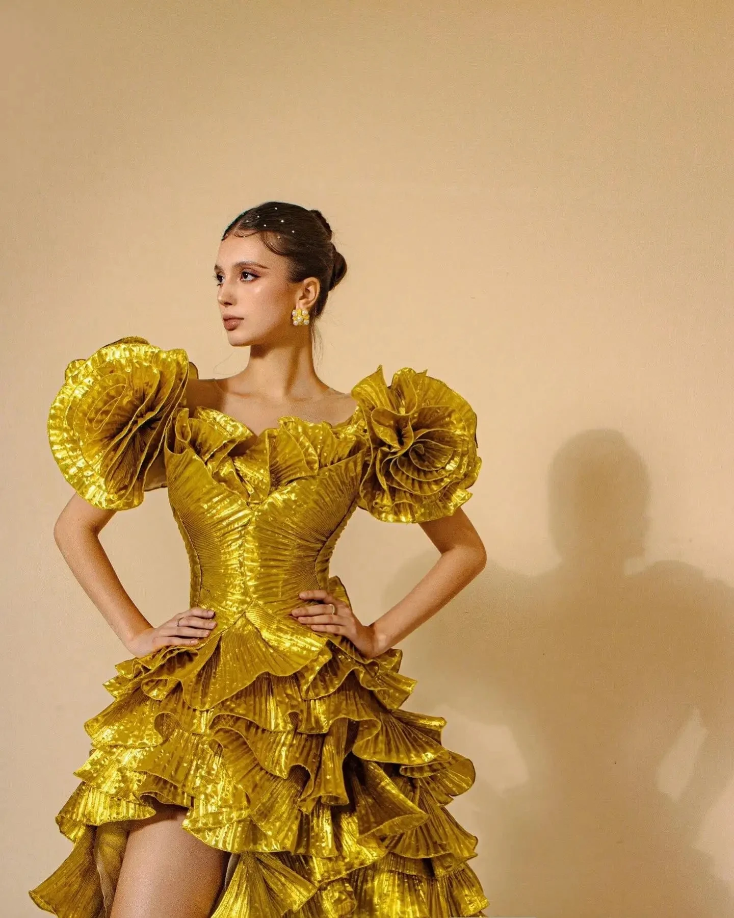 Stunning Gold Formal Dresses A-line Layered Off Shoulder 3D Flower Women Dresses With Split Floral Sleeves Maxi Gowns To Party