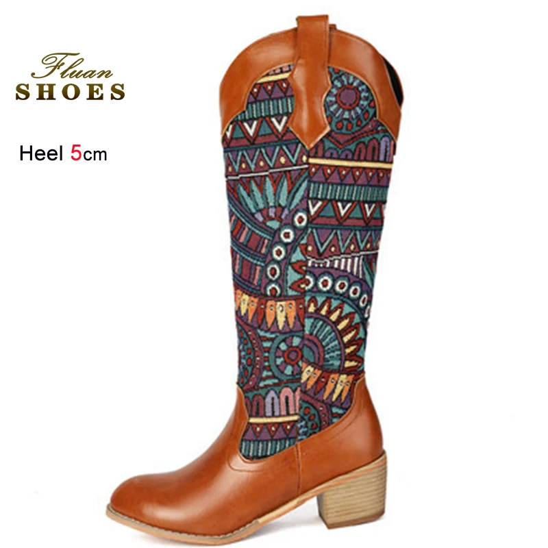 

2025 Осень Зима Желто-Черные женские рыцарские сапоги с вышивкой и круглым носком Сапоги до колена на массивном каблуке 5 см без шнуровки большого размера 35-46