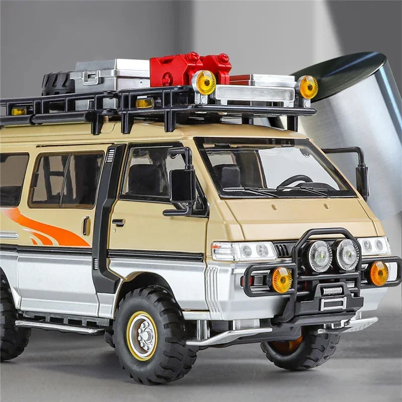 1: 24 Mitsubishi Delica MPV alloy car model die-casting metal commercial vehicle mini model collection ornament friend gift