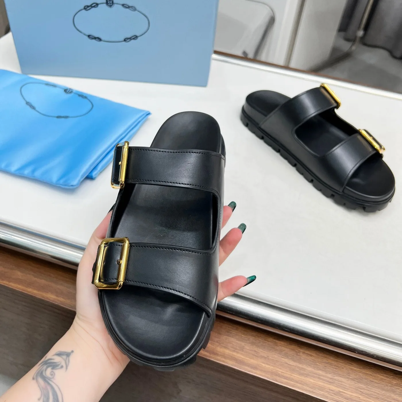 Less Stock In Black White Yellow Flat Sandals Female Summer Shoes Desinger Split Leather Rubber 35 To 42 Size Sandals 2024