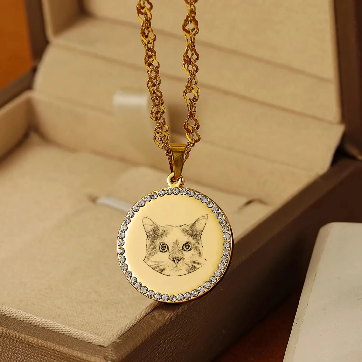 Custom Engraved Photo Pattern Disc Necklace Pet Portrait Round Pendant DIY Stainless Steel Jewelry Gift For Women Men Pet Lover