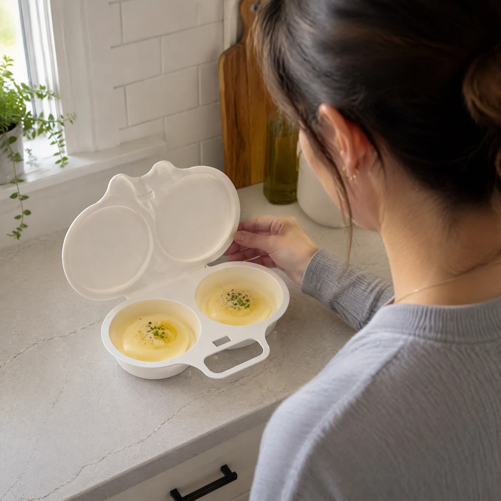Microwave Egg Cooker 2-Slot PP Plastic Poached Egg Maker Steamer No Oil Needed Fast Cooking Tool