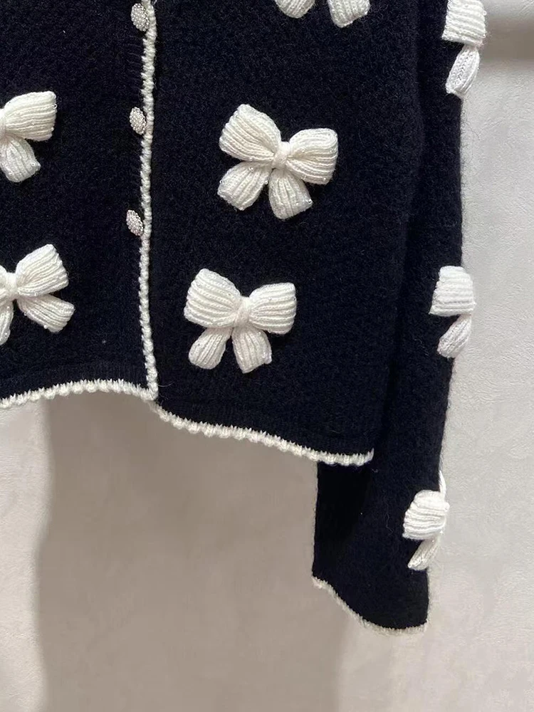 

Luxury Knitted Cardigan Sweater with Knot Design in Fragile Sle Long Sve ort Length Single Button Closure