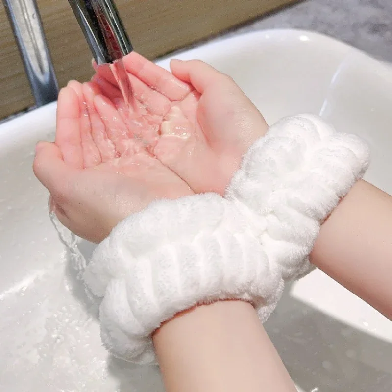 1 Pair Coral Velvet Face Washing Wrist Towels Reusable Women Face Spa Makeup Towel Girls Wrist Belt Velvet Towel