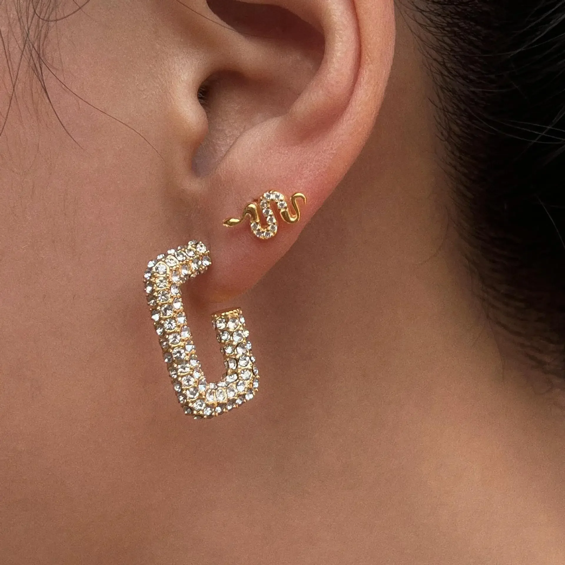 Luxury Paved Pearl CZ Zircon Hoop Earrings Gold Plated Stainless Steel Geometric Twist Circle Ear Buckle Fashion Women\'s Jewelry