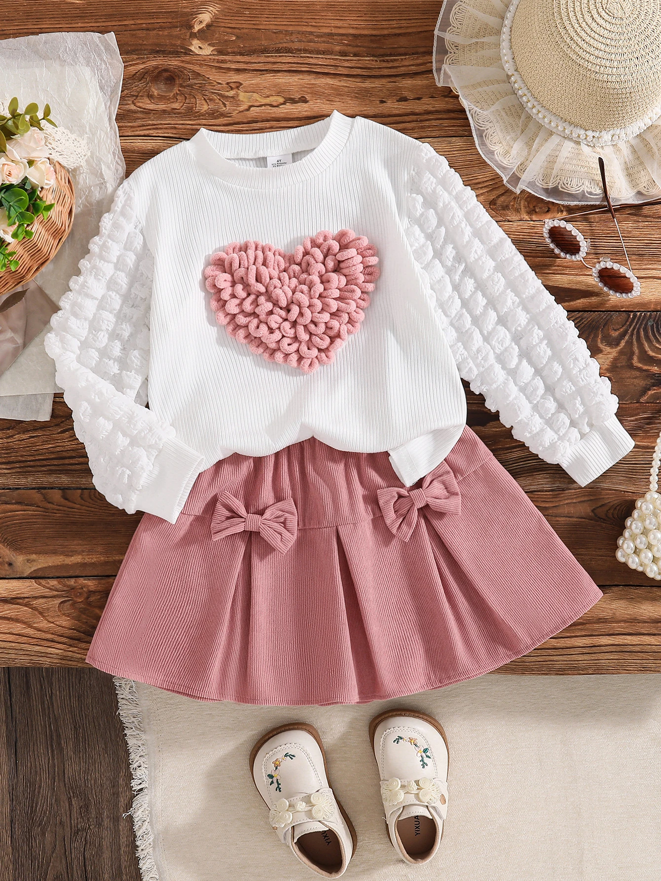 2-Piece Set for Girls: New Style Lantern Sleeve Round Neck Pullover Top with Heart Pattern + Pink Bow Skirt Set for Spring and Autumn. Sweet and Cute Pink Butterfly T-Shirt and Short Skirt Set for Outdoor Wear, Autumn and Winter. Children's Long-Sleeve Casual Daily Two-Piece Set with Bow Details, Suitable as a Gift for Eid, Easter, Carnival, Spring Festival, and Other Holidays