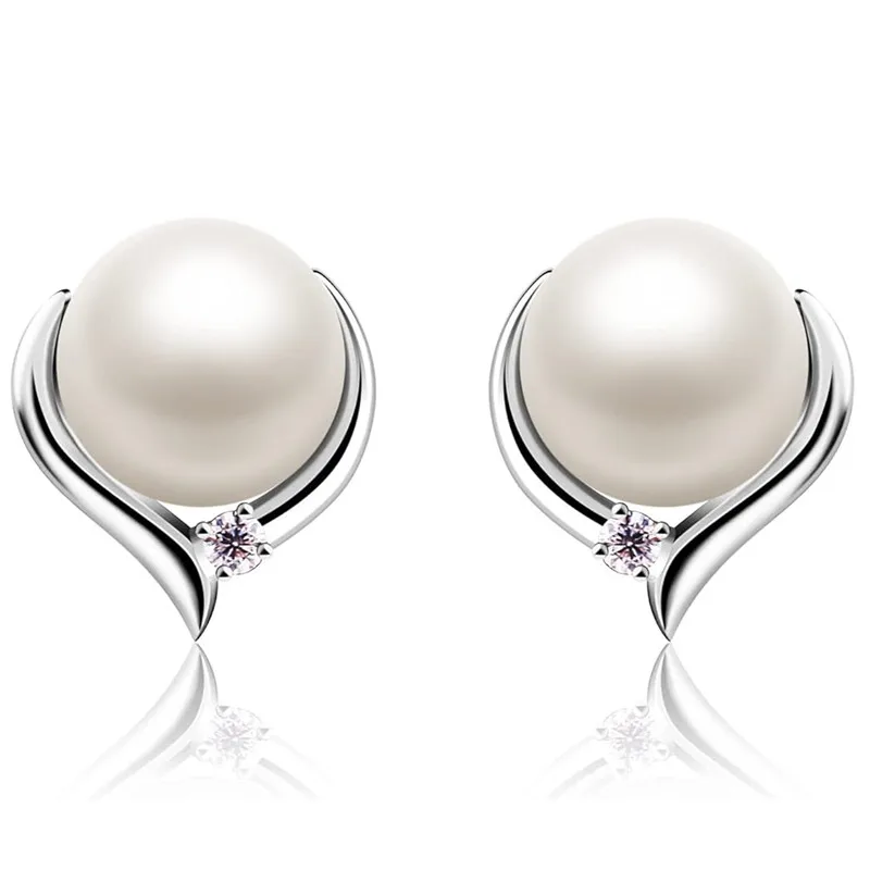 Huitan Elegant Female Simulated Pearl Stud Earrings Graceful Bright Cubic Zirconia Accessories Bridal Wedding Ceremony Jewelry
