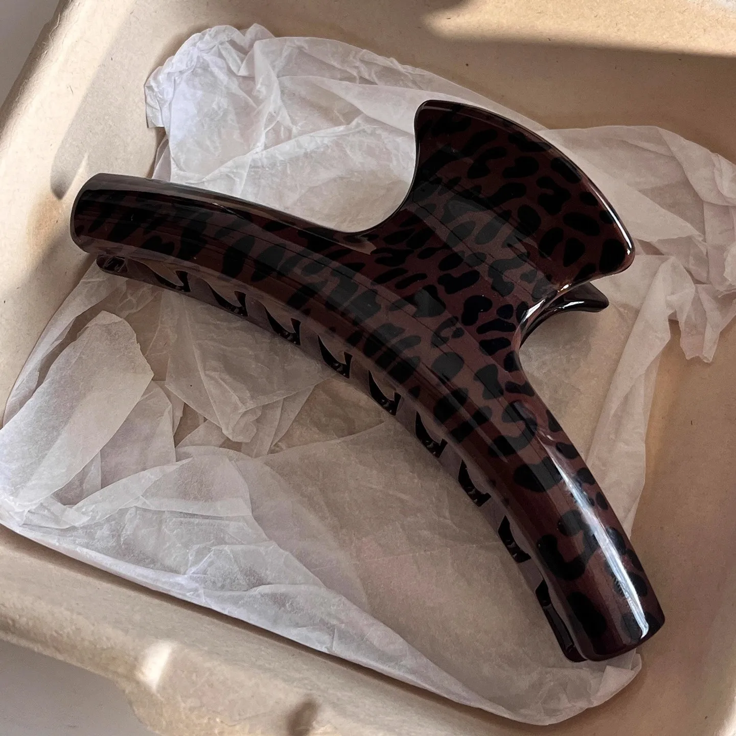 2pcs Vintage Leopard Print Arc Moon Hollow Large Hair Grab Clips Claw For Women French Style Shark Clamp Charm Hair Accessories view 4