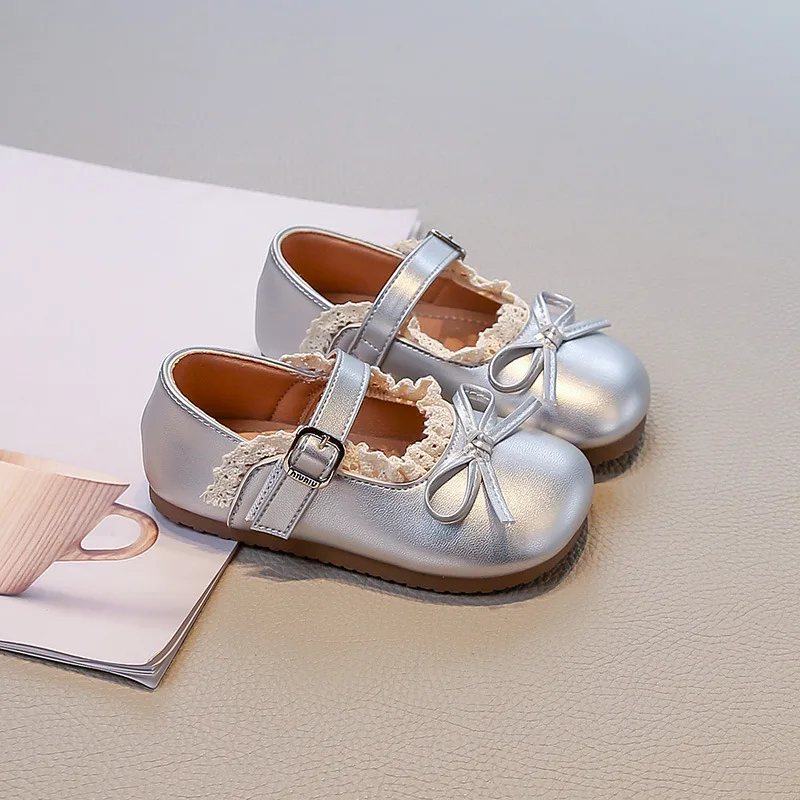 موضة Bowknot الأطفال الدانتيل أحذية حفلات الزفاف ربيع الخريف الفتيات أحذية من الجلد جديد الحلو الأميرة الاطفال حذاء مسطح غير رسمي
