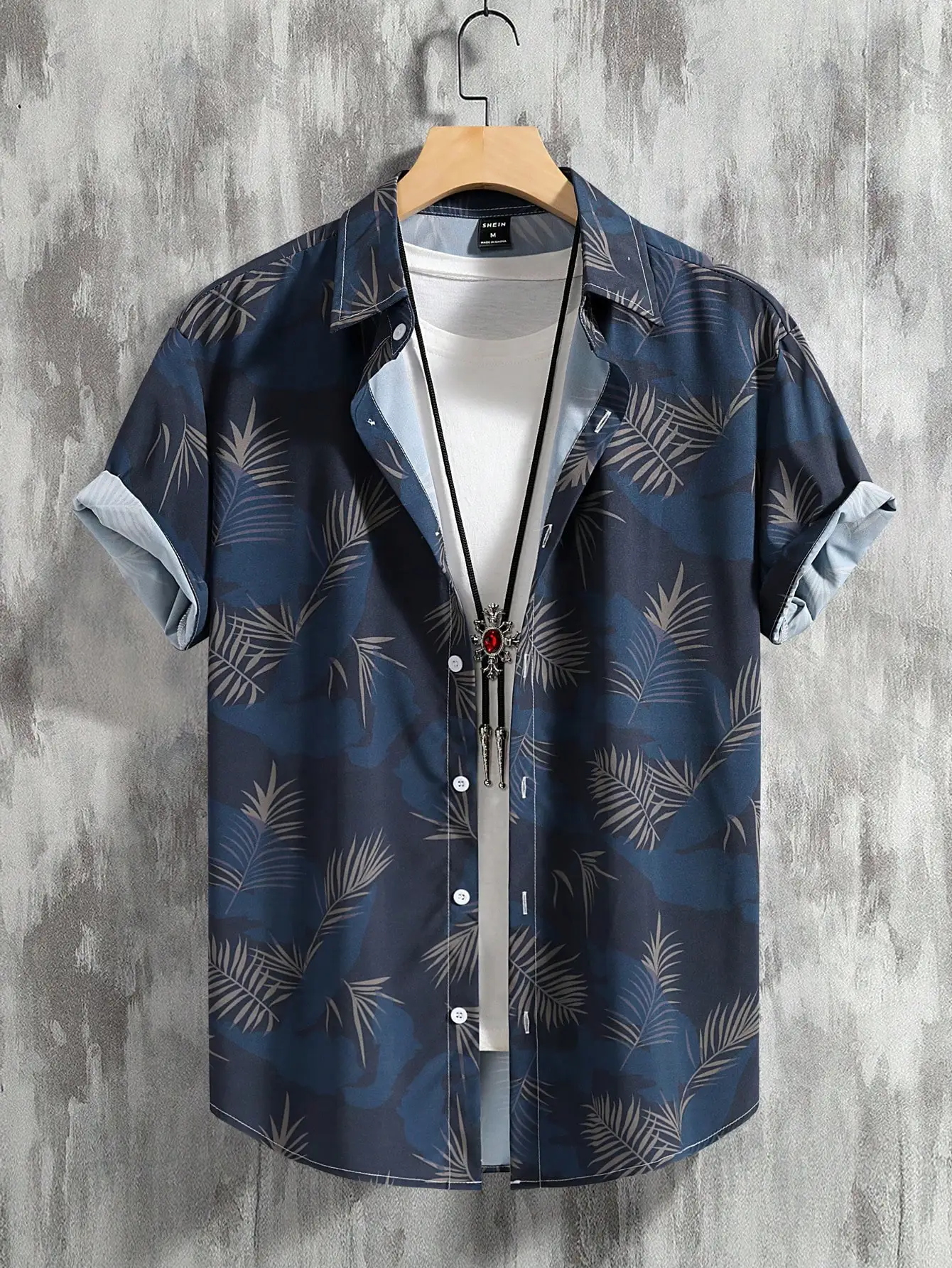 

Men's Short Sleeve Button-Up Shirt with Tropical Leaf Print, Casual Beach Style