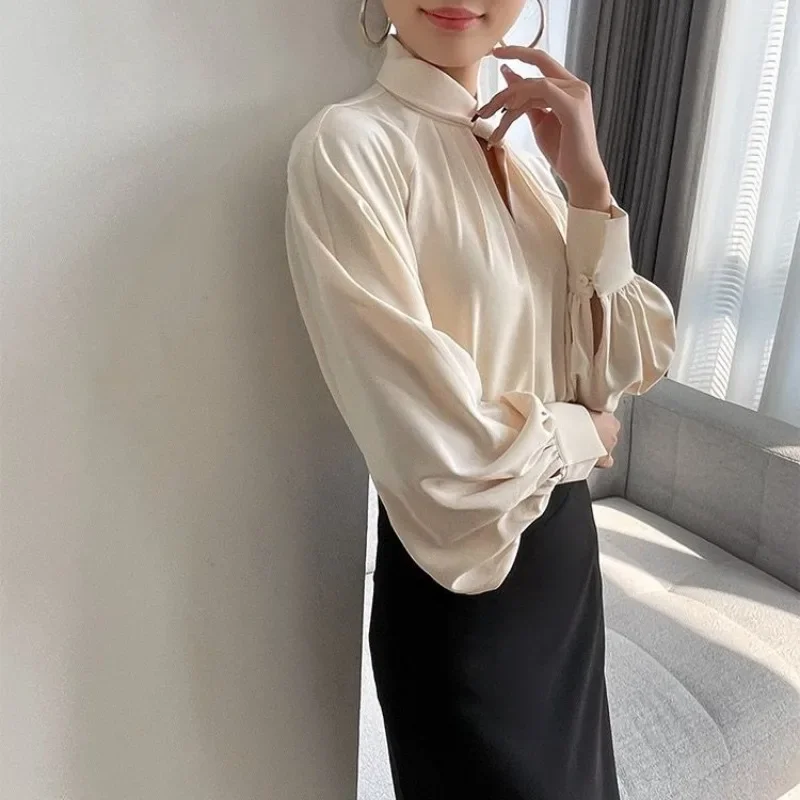 

Офисные наряды, женские топы, однотонные атласные красивые акции, элегантная шикарная новая коллекция 2025 года, модная женская рубашка и блузка
