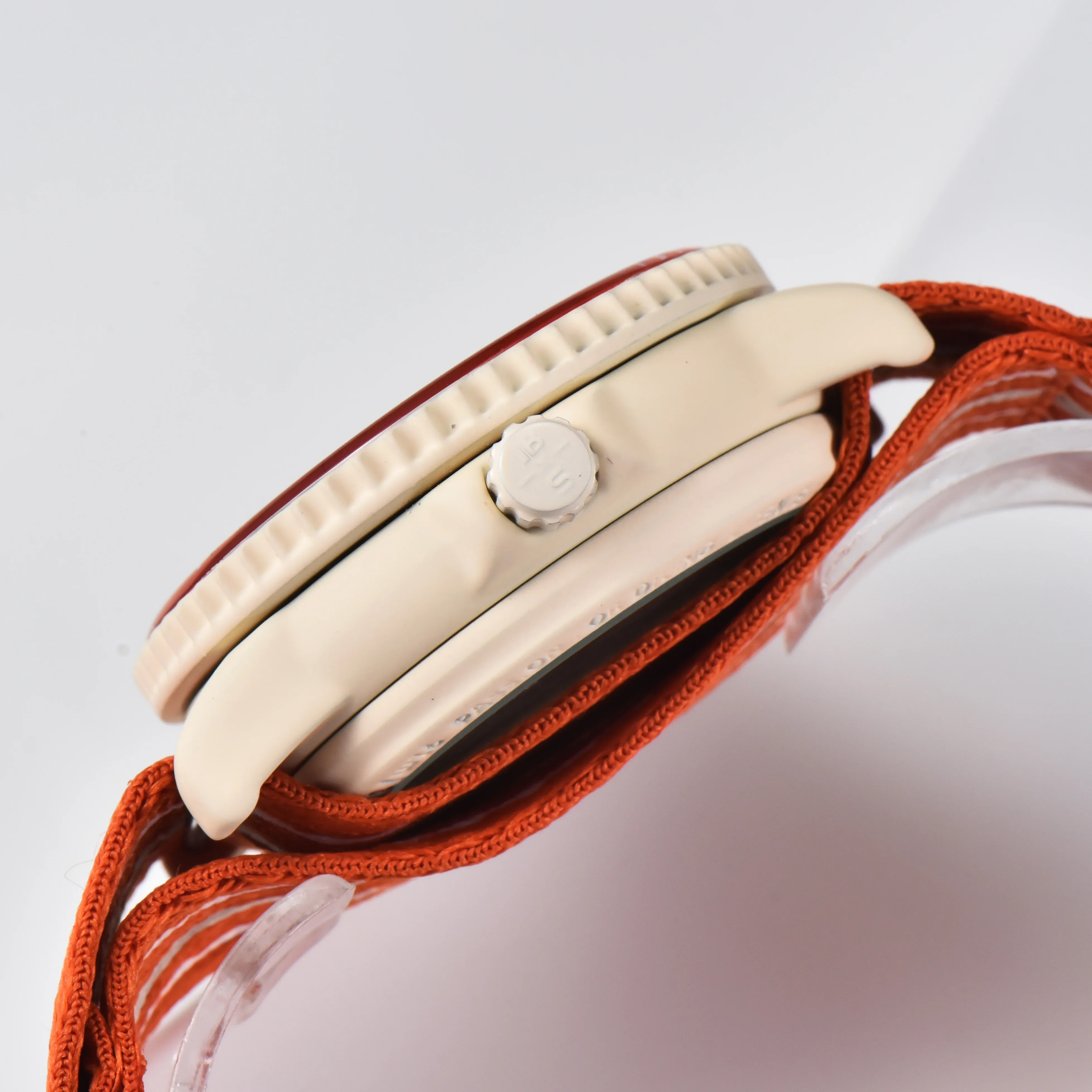 2025 Orologio da uomo di marca di lusso nuovo di vendita caldo Cassa in plastica di alta qualità Orologio da polso al quarzo con coperchio inferiore trasparente