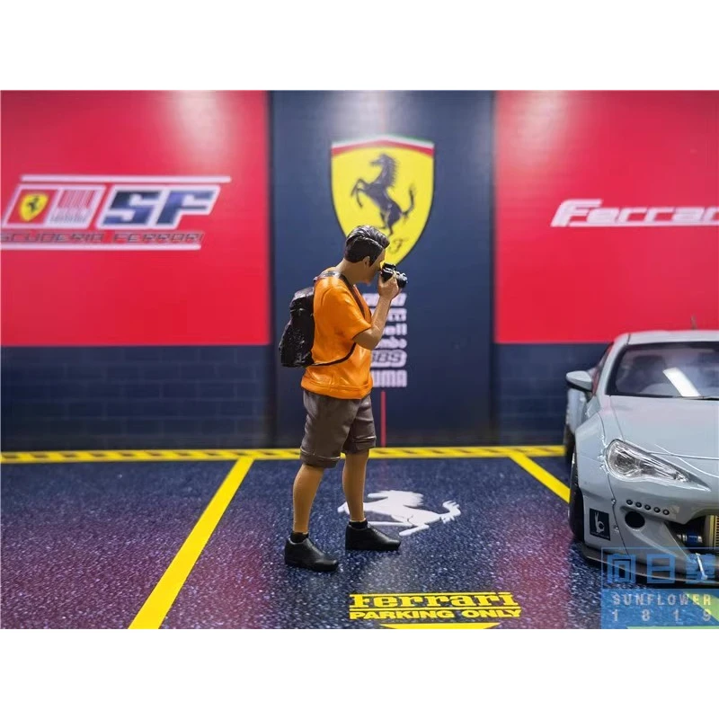 1:18 Scale Scene Accessory Doll Auto Show Fashion Photographers Orange With T shirt Bag  Action Figure Model Collection Toys