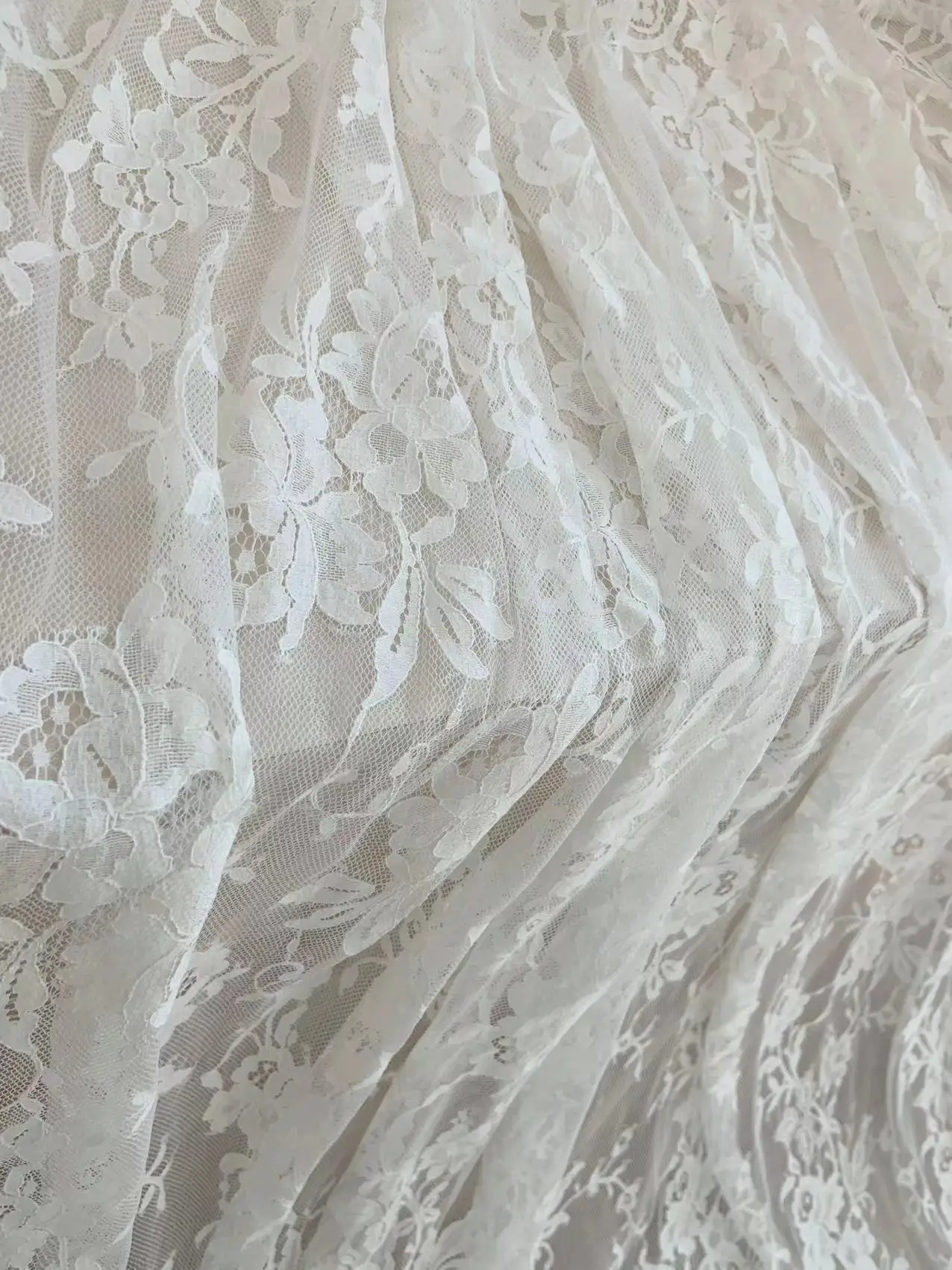 1.5*1.5 Meters Ivory Chantilly Flowers Lace Fabric Mesh Fashion Gauza for Clothing,Bodice Decoration,Curtain,Sexy Wedding Dress