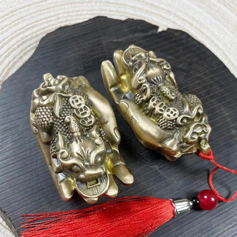 

Solid Brass Pixiu Stress Relief Handheld Piece Home Office Desktop Ornament Men's Creative Gift Copper Craft