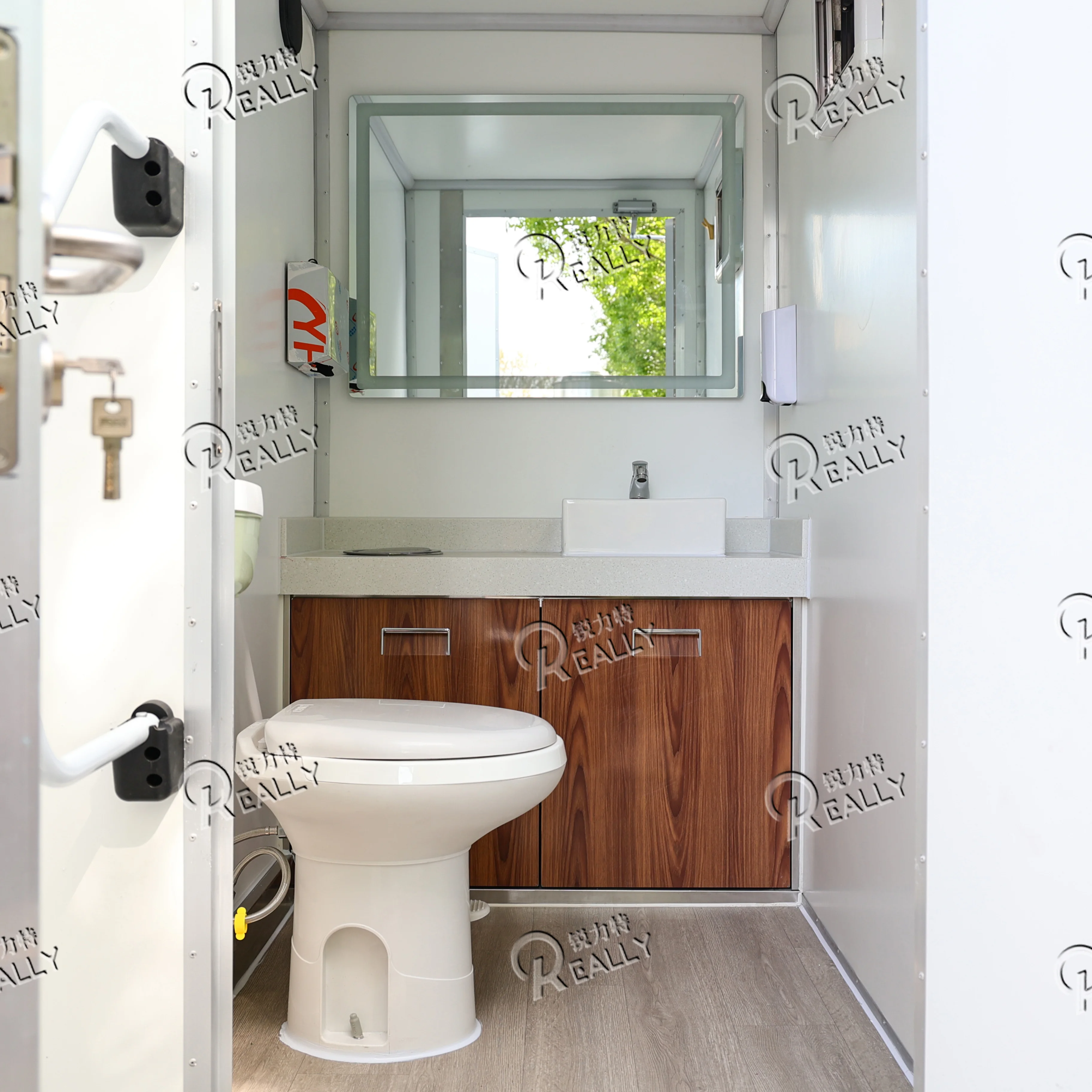 Remolque de inodoro de ducha de 4 estaciones, remolque de baño portátil para exteriores, remolque de ducha para eventos y bodas