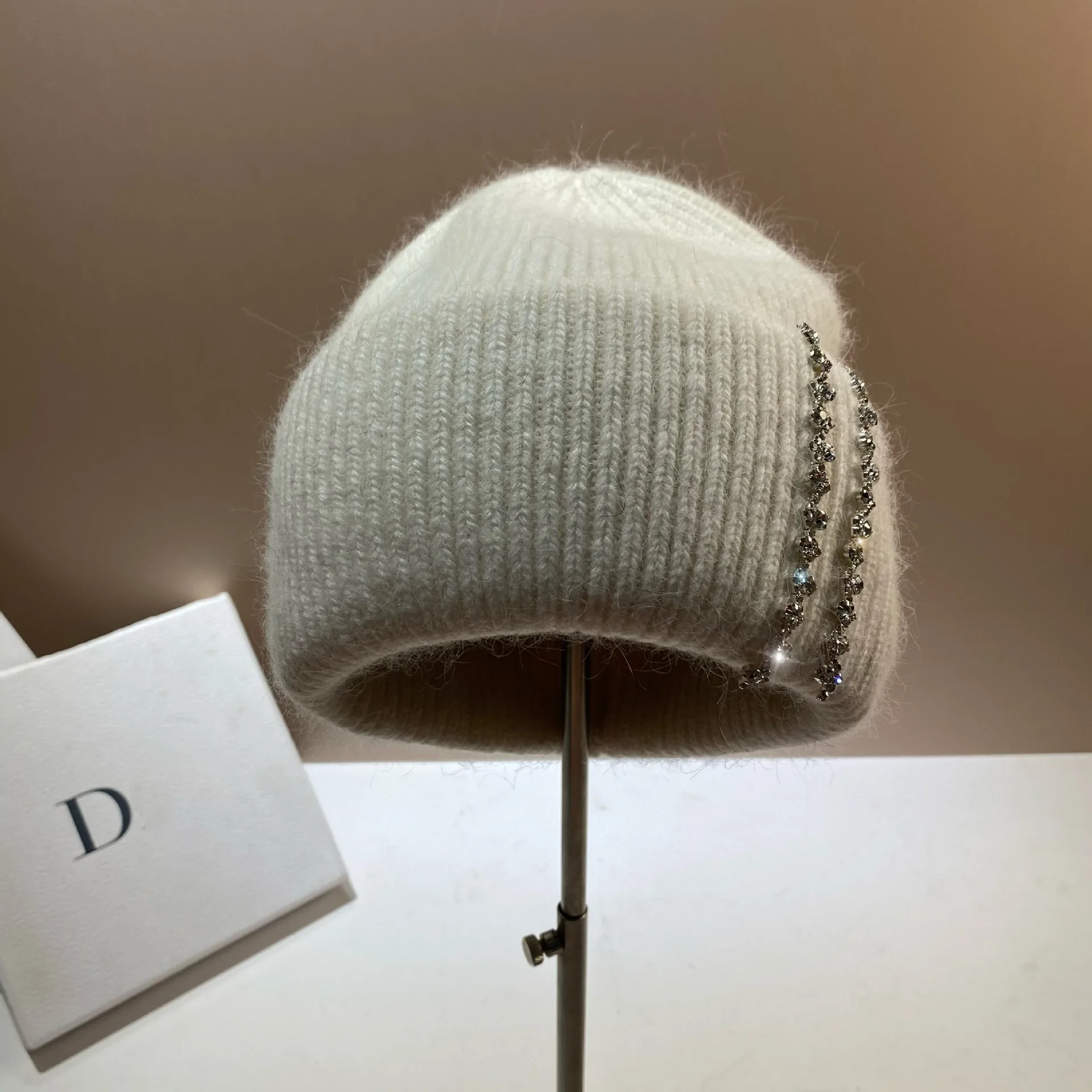 Real Rabbit Fur Wool Knitted Hats Winter Women Beanie Luxury Rhinestones Skullies Beanies Outdoor Warm Walking Bonnet Cap