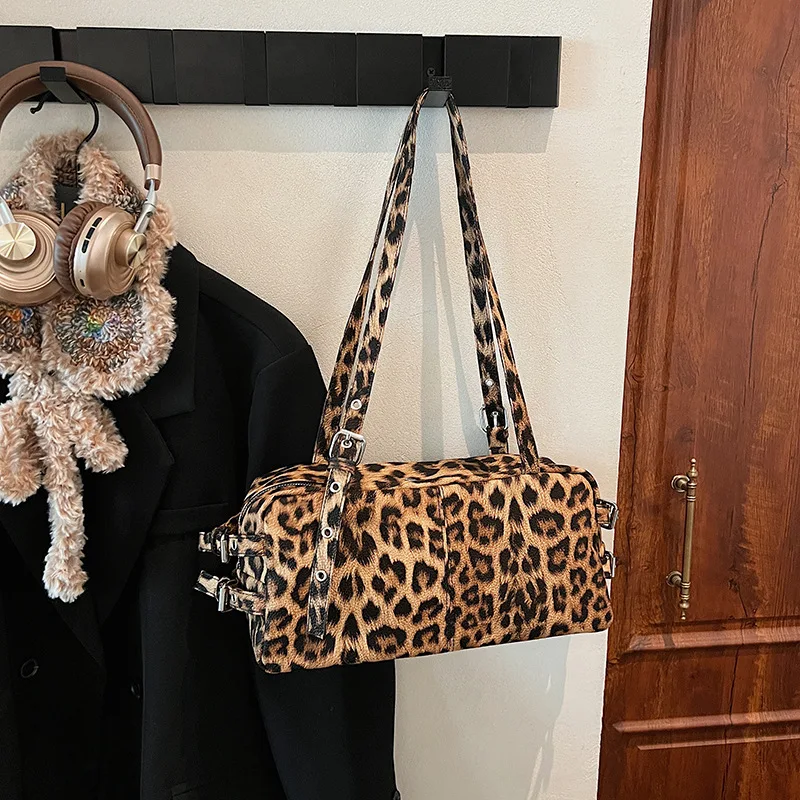 

Длинная леопардовая большая сумка 2025 года, шикарная женская сумка подмышками, повседневная сумка через плечо, универсальная сумка «день-ночь», текстурированный слинг
