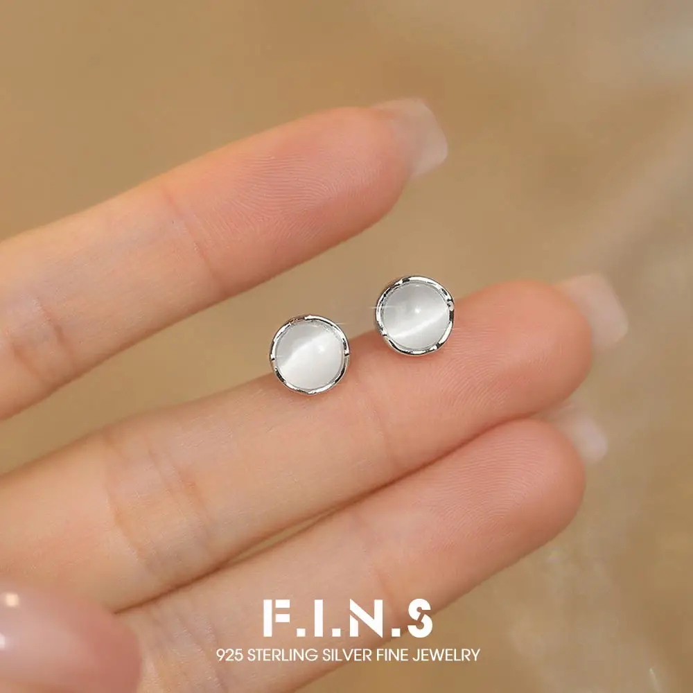 

Корейские серьги F.I.N.S из стерлингового серебра S999 с белым камнем «кошачий глаз» для женщин, минималистичные, маленькие круглые серьги-гвоздики, изысканные ювелирные изделия