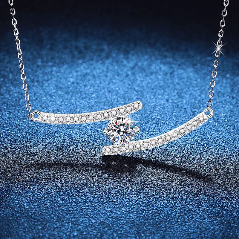 Platinum PT95018k Gold Necklace with Moissanite Pendant, Korean Version Gemini Smile, 1 Carat Moissanite Necklace, Light Luxury